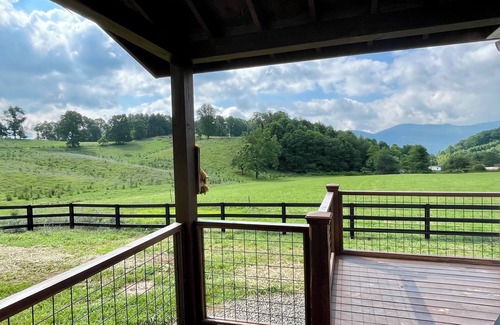 Mountain City Cottage | Charming cottage in the gorgeous Smoky Mountains