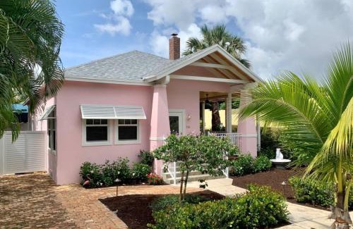 Flamingo Parks House | Charming Cottage Vacation Home Home
