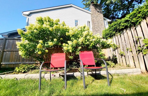 Pickering House | Charming Cottage Vibes in Pickering, Steps from the Mall & GO Train