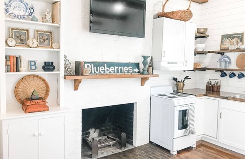 Columbia Cottage | Charming Cottage w/KING Bed - 1m To Downtown!