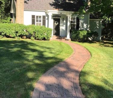 Columbia House | Charming Cottage w KING Bed 1m To Downtown