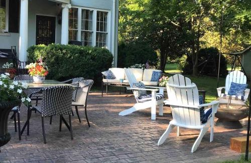 Columbia House | Charming Cottage w KING Bed 1m To Downtown