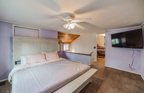 Grayling Cottage | Charming Cottage w/ Lake Access Fire Pit