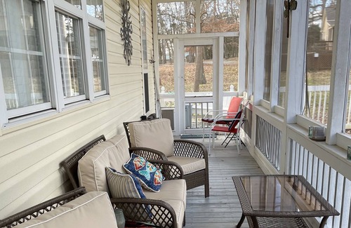 Guntersville House | Charming Cottage with Lake Guntersville View