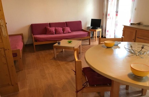 La Chabanne Cottage | Charming Cottage with Garden, Near Skiing and Outdoor Activities