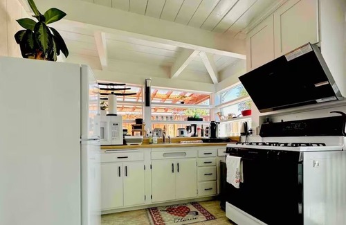 Castro Valley Cottage | Charming cottage with Koi Pond
