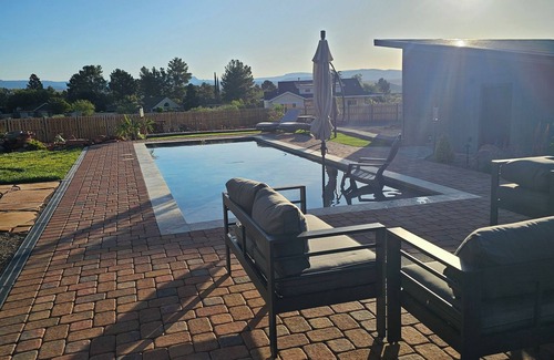 Cottonwood Cottage | Charming cottage with pool, spa, WiFi and AC in enchanting Cottonwood