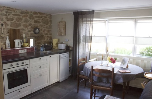 Poulgoazec House | Charming cottage with sea view