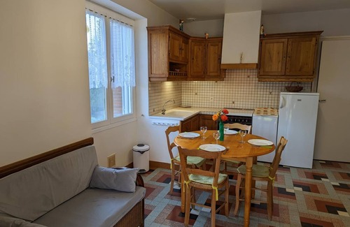 Vouthon Cottage | Charming Cottage with Garden, Children's Play Area, Electric Vehicle Charging Nearby