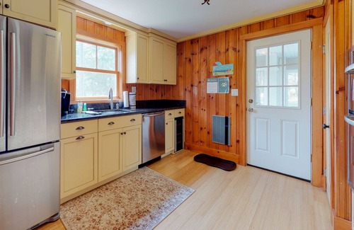 York Harbor House | Charming cottage with pleasant outdoor space, short walk to the beach