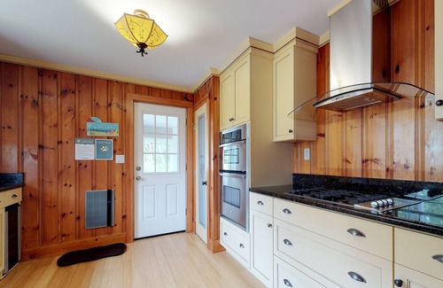 York Harbor House | Charming cottage with pleasant outdoor space, short walk to the beach