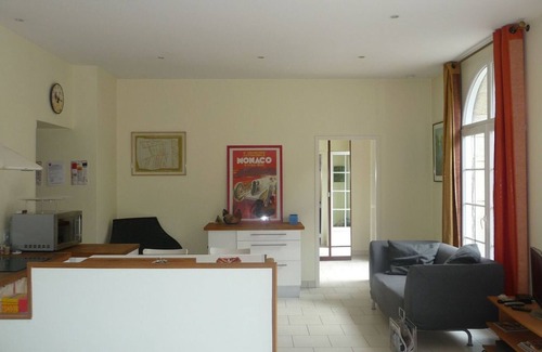 Cognac Cottage | Charming Cottage with Private Gardens, Baby Gear, Near Cognac