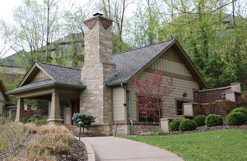 Saint Albans Cottage | Charming cottages located at wedding venue in St Albans Missouri