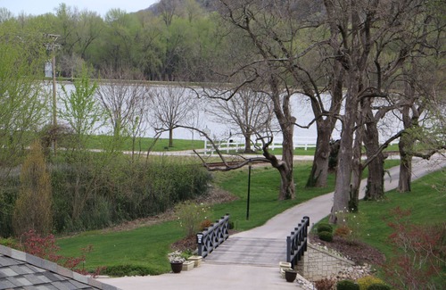 Saint Albans Cottage | Charming cottages located at wedding venue in St Albans Missouri