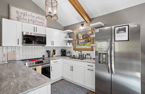 Blairsville Cottage | Charming cottages with serene mountain views w/firepit