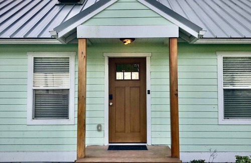 Fall City House | Charming Country House in Fall City, Hikers and Bikers Paradise. Pet friendly!