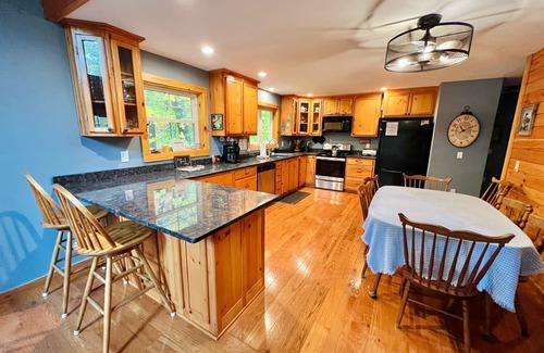 Newbury House | Charming Country Lodge with Modern Amenities