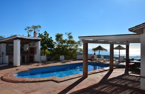 Sayalonga House | Charming country villa with breathtaking sea views