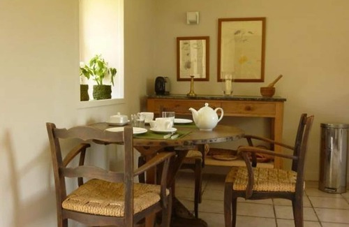 Trateau Cottage | Charming Countryside Cottage with Private Garden, Near Château and Fishing Ponds, Pet Friendly