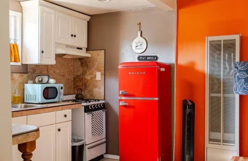 Leimert Park Cottage | Charming Cozy 2-bedroom cottage in amazing Los Angeles with WiFi, AC