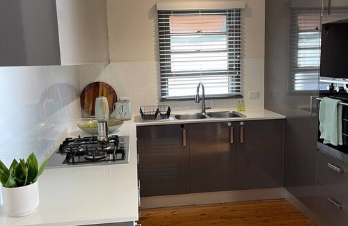Blacktown House | Charming & Cozy 2BR Cottage