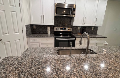 Sanford House | Charming & Cozy 3-bedroom house with WiFi, AC in Sanford near SFB