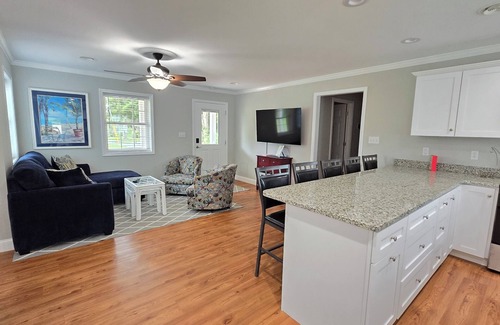 Swansboro House | Charming & Cozy 3bdr 2b Home in Heart of Swansboro Perfect for a Relaxing Stay!