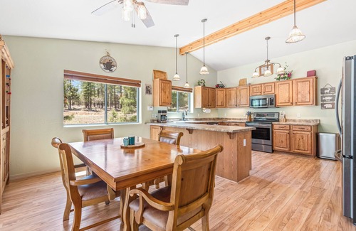Happy Jack Cabin | Charming cozy cabin in delightful Happy Jack