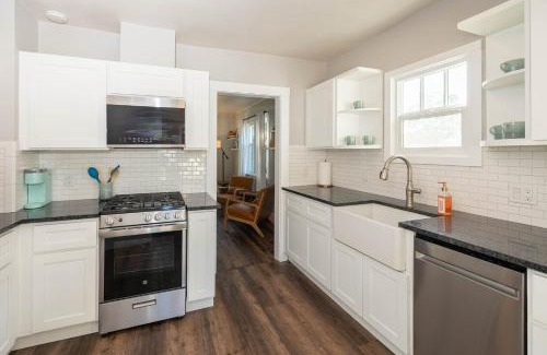 Coeur d'Alene House | Charming Cozy Cottage with Hot Tub