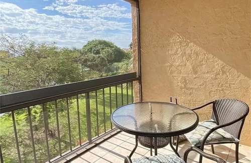 Delray Beach Apartment | Charming & Cozy Delray Beach Gem | Lakeside & Minutes from Downtown!