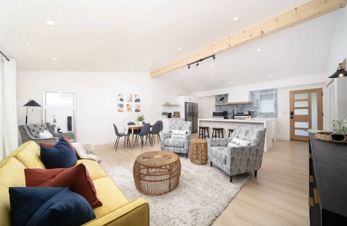 Southwest Anaheim House | Charming Cozy House At The Heart Of Anaheim 9 Min Away From Disneyland