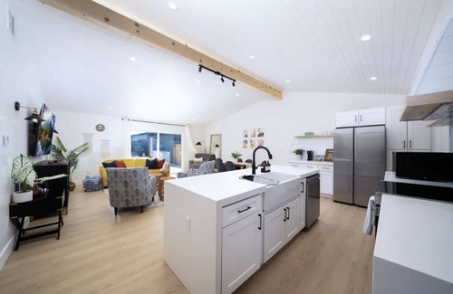 Southwest Anaheim House | Charming Cozy House At The Heart Of Anaheim 9 Min Away From Disneyland