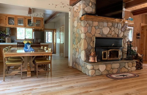 Musick Ridge Cabin | Charming, Cozy, & Peaceful Mountain Getaway for Family & Friends