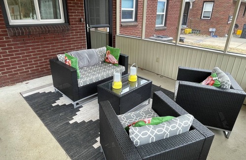 Boardman House | Charming, Cozy, Quiet 3-Bedrooms 2-Full Baths - Home in Boardman w/Laundry