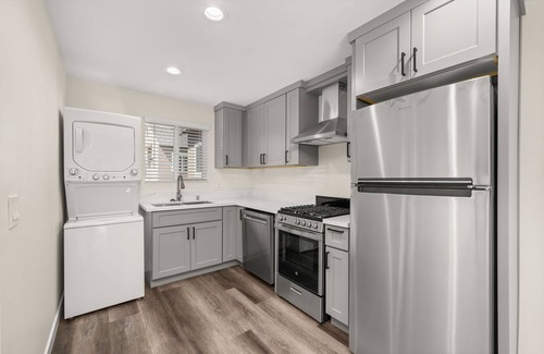 South of Conant Apartment | Charming Cozy Studio next to Heartwell Park with AC, W/D in Unit