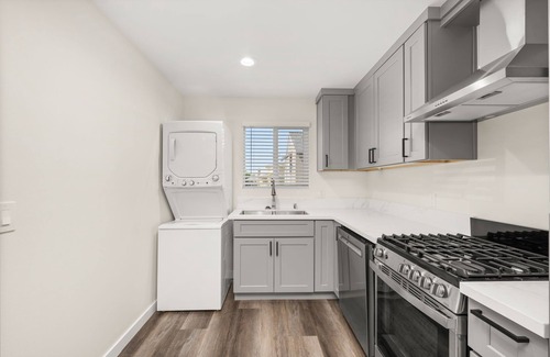 South of Conant Apartment | Charming Cozy Studio next to Heartwell Park with AC, W/D in Unit
