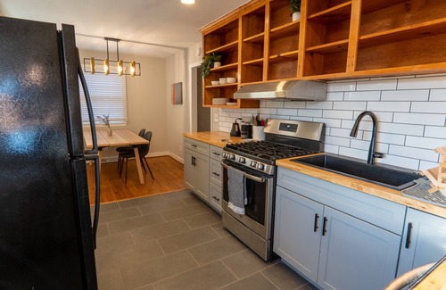 Locust Grove House | Charming Creekside Gem near Downtown