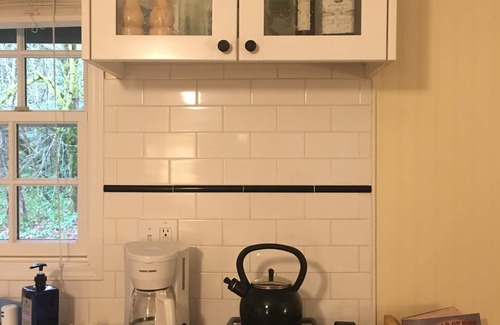 Nevada City Cottage | Charming Creekside Cottage! Relax in nature yet only a short walk to town!