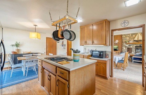 Cayucos House | Charming Creekside Home! Two Blocks from the Beach! 5 Full Bedrooms- Sleeps 12