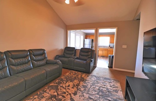 Clarksville House | Charming Cul-de-Sac Home with Private Fenced Yard