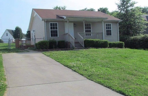 Clarksville House | Charming Cul-de-Sac Home with Private Fenced Yard