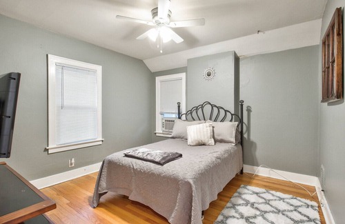 Southside House | Charming Cuse home close to downtown & university