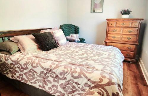Athens House | Charming Cute Convenient 2 mi to Downtown and UGA