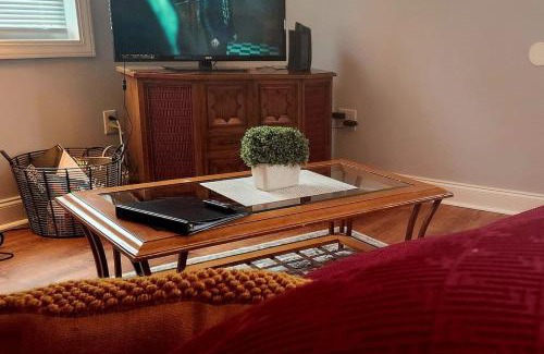 Athens House | Charming Cute Convenient 2 mi to Downtown and UGA
