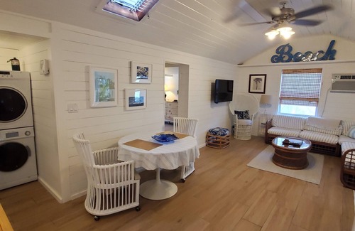 La Hacienda House | Charming Delray cottage with pool near Downtown Delray