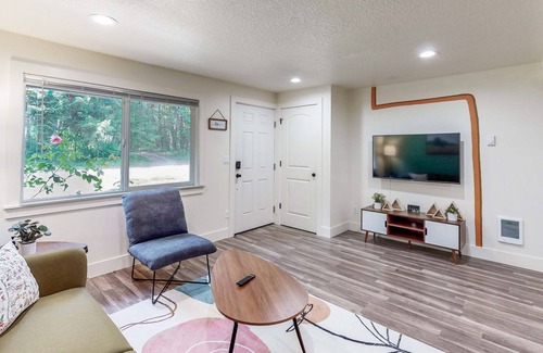 Lewis County Apartment | Charming dog-friendly home with mountain view, kitchenette, & W/D