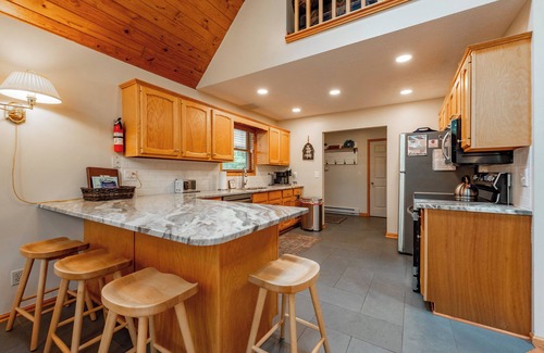 Blakeslee House | Charming Dog Friendly Lake Home Near Trails w/Dock