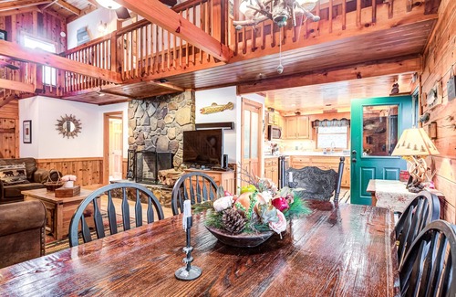 Suches Cabin | Charming dog-friendly riverfront cabin with hot tub, lovely deck, fireplace, W/D