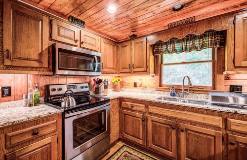 Suches Cabin | Charming dog-friendly riverfront cabin with hot tub, lovely deck, fireplace, W/D
