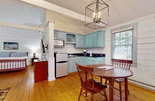 Northport Apartment | Charming dog-friendly studio cabin with firepit and near outdoor fun